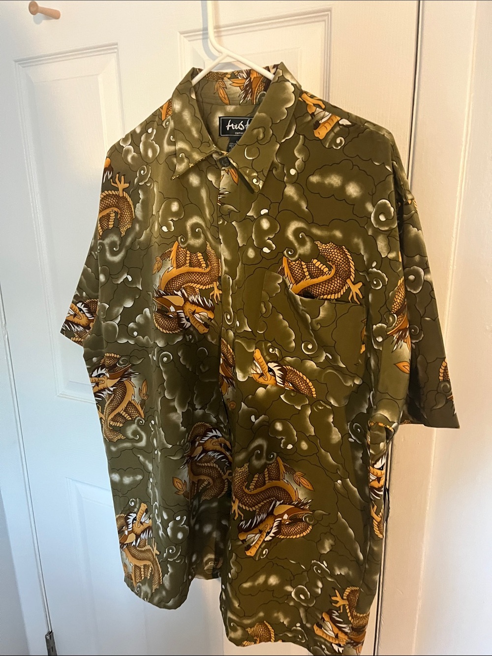 Trust couture Olive Green Dragon-Print Short Sleeve Button-Down Shirt size M